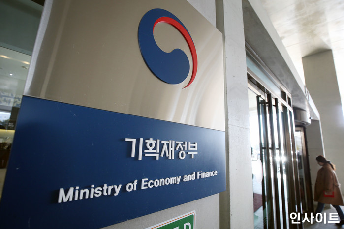 국민 세금으로 갚아야 하는 ‘적자성 국가채무’ 내년 800조 육박...7년새 2배