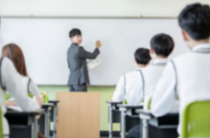 “성관계는 좋은 것, 많이 해봐”... 수업 중 성희롱 발언한 남자 교사 입건
