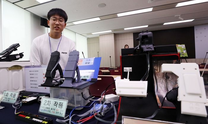 강릉 할머니 급발진 의심 사고 보고 18세 고등학생이 만든 ‘차량 급발진 확인 장치’