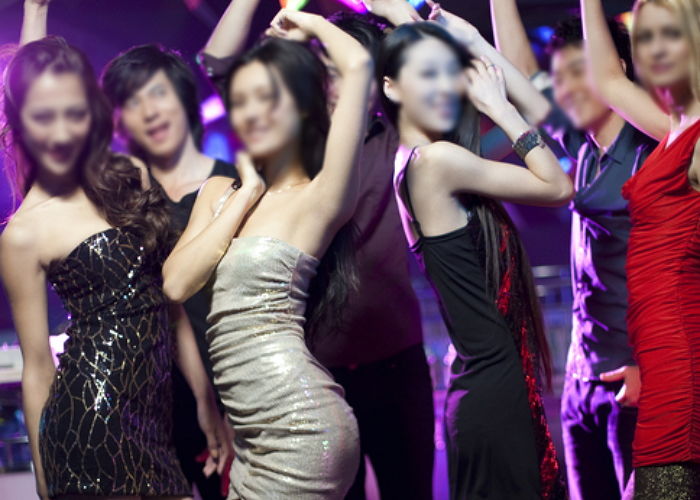 ‘가수 연습생’이라고 속이고 한국 들어와 ‘유흥업소 종업원’으로 일하는 외국인 여성들