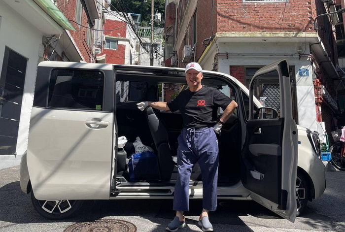 경차 ‘레이’에 홀딱 반해 벌써 3대째 사서 타고 다닌다는 전직 대기업 회장님