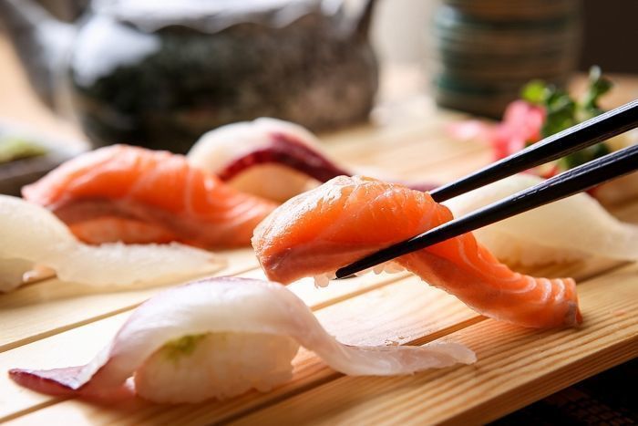 별점 테러 한 여성 고객의 ‘주문 요구사항’ 박제해버린 초밥집...사장님에게 응원이 쏟아졌다