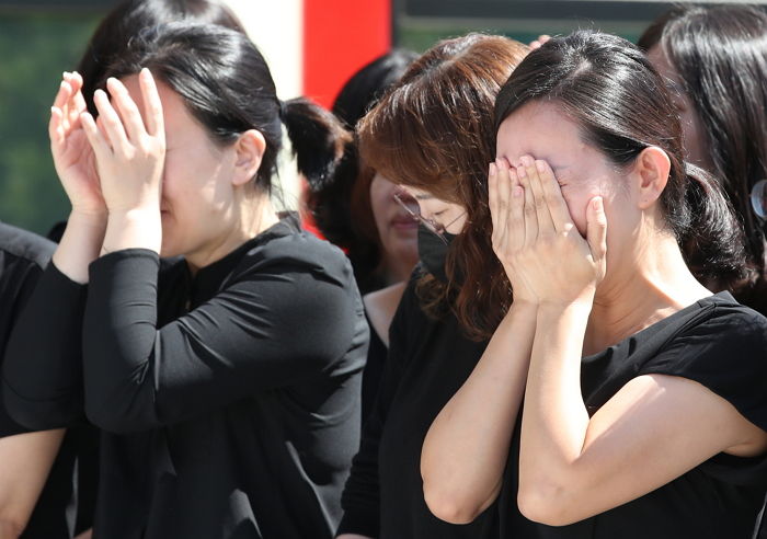 ‘대전 교사’ 마지막 가는 길에서 터져나온 아이들과 학부모 절규...“절대 용서 못해”