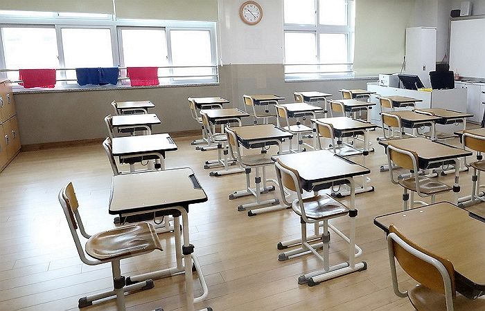 대학입시 서류 준비 마치자마자 뒤도 안 돌아보고 무시하는 학생들에 씁쓸한 교사