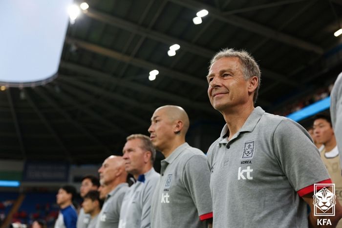 공석 된 독일 ‘감독 후보’로 거론된 클린스만...한국 축구 팬들은 ‘이런 반응’ 보였다