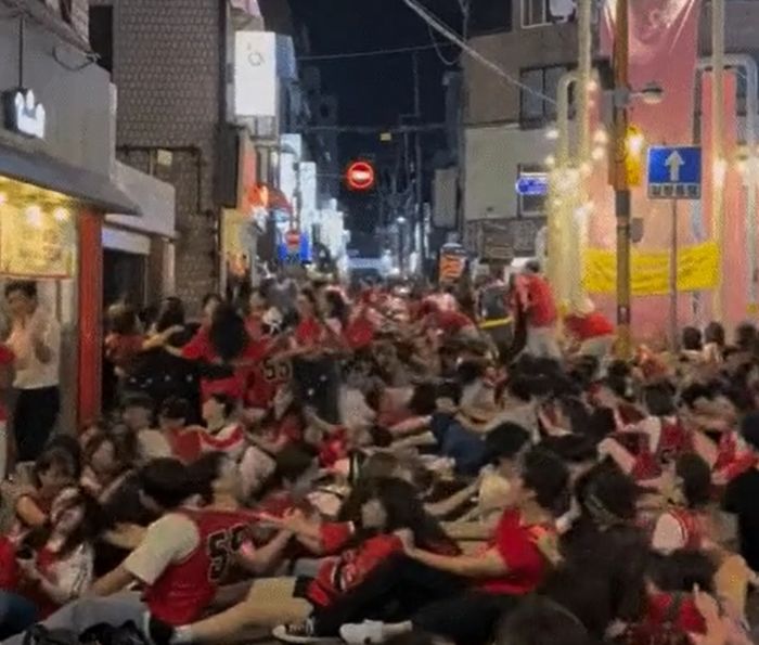 ‘고연전’ 후 안암 일대는 빨간 물결...동공지진 일게했던 고대앞 길거리 상황