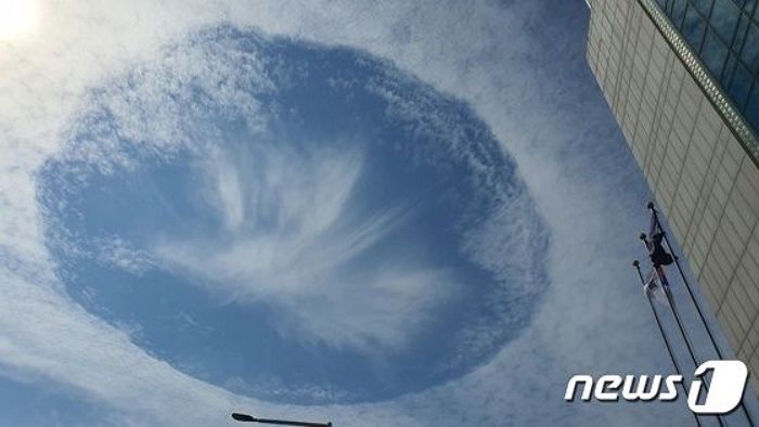 “오늘(12일) 춘천 하늘에 펼쳐진 ‘초희귀 구름’ 보고 행운 비세요”