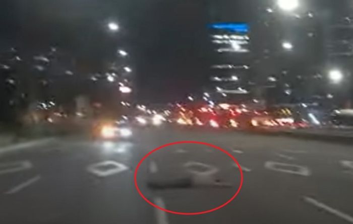 “나 죽고 싶어, 꺼X”...잠실역 왕복 10차로에 대자로 누워버린 남성