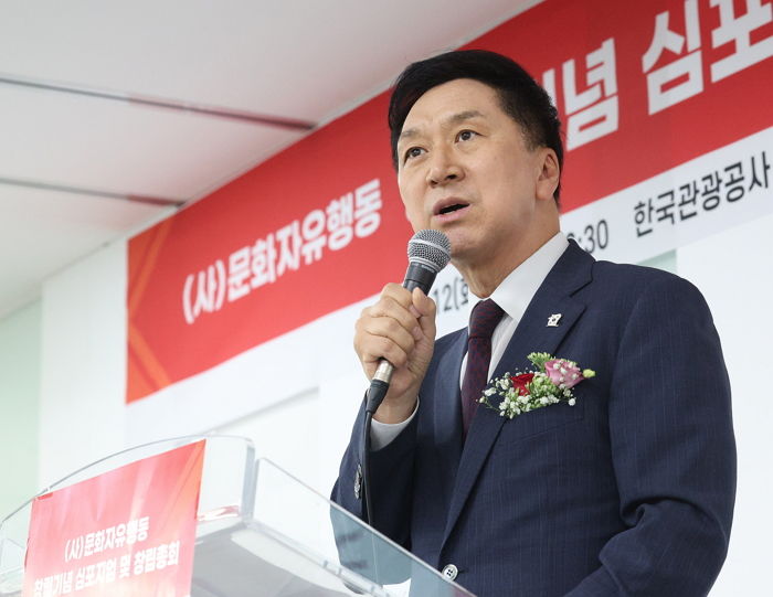 오염수 발언으로 국민의힘 당대표한테 “개념 없는 연예인”이라고 저격당한 김윤아