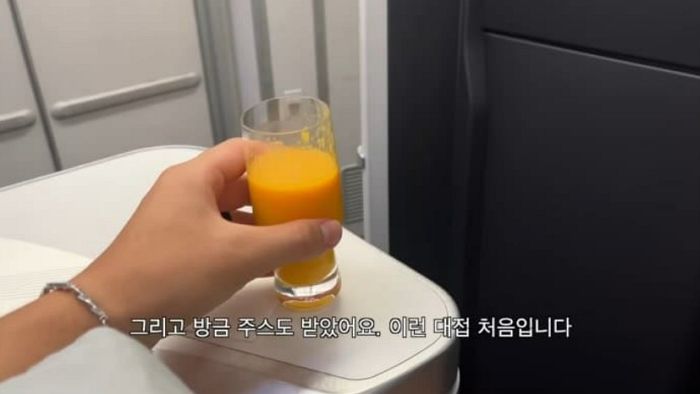 이코노미 끊었는데 미군 아내 덕에 ‘비즈니스석’ 업그레이드 받고 신난 한국인 남편 (영상)