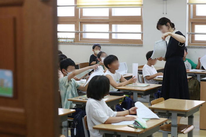 국·공립 신입 초등교사와 학원 강사 평균 연봉 비교해 봤더니...‘충격’