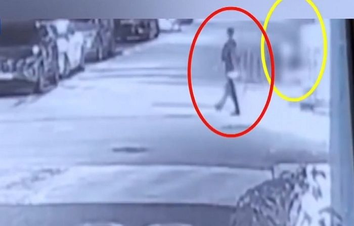 성폭행범이 집 앞 계단에서 덮치자 “집에서 하자” 속여 위기 모면한 20대 여성 (+영상)