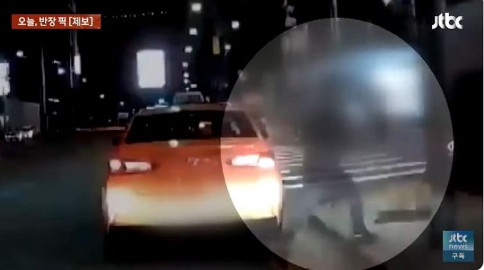 사람 꽉찬 명동 길거리 한복판서 ‘노상방뇨’한 택시기사...“신체 일부도 보여” (영상)