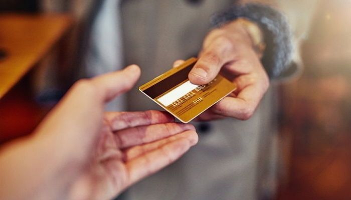 돈 펑펑 쓰다 소득 줄어든 2030세대...휴대전화 요금 연체자 40% 차지