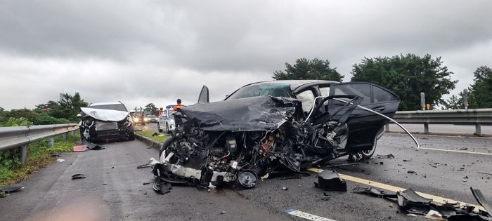 제주 애월읍 도로서 차량 5대 잇따라 충돌해 1명 사망하고 7명 중경상