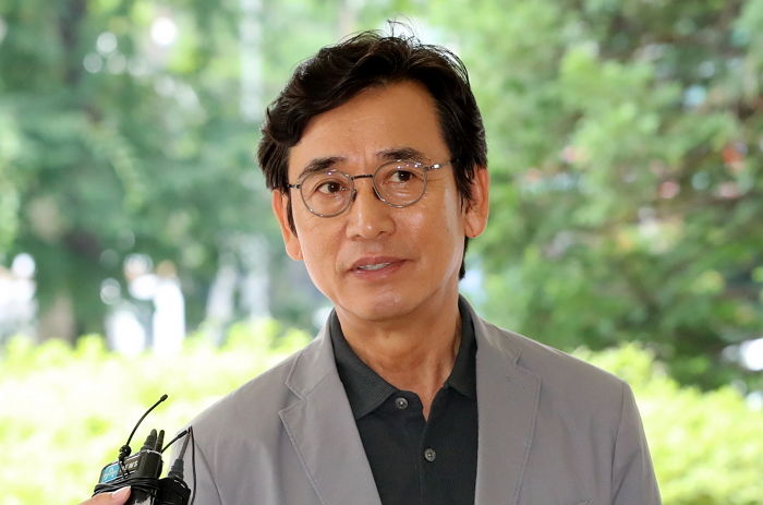 “구치소 갇혀도 출마·공천 결재해”...유시민 응원 릴스에 이재명 ‘하트’ 쐈다