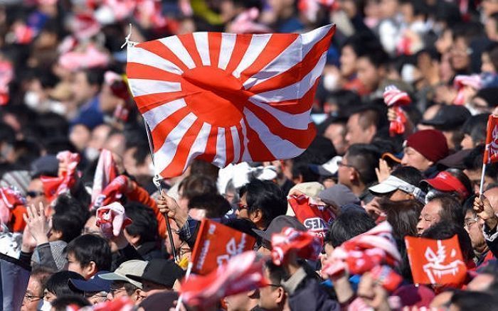 3.1절 다음날 욱일기 흔들며 “조센X 놈들”이라 외치는 남성 벽돌로 친 탈북자