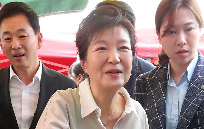 박근혜 “안보에 꼭 필요한 ‘사드’ 들여오고 감옥 가 다행”