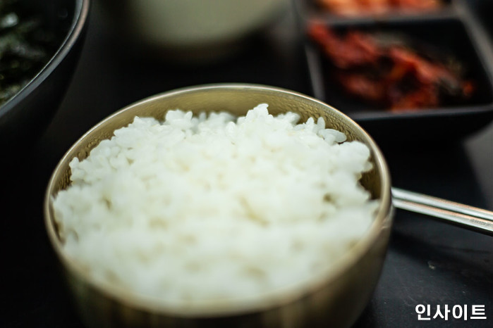 공깃밥 2000원 인상 운동하자는 어느 식당 사장님...“이해된다 vs 담합이다”