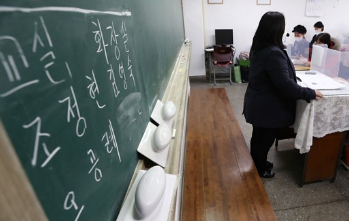 앞으로 교사가 수업 중 잠자는 학생 깨워도 ‘아동학대’로 처벌 못한다...동의 없는 녹음은 고발 가능