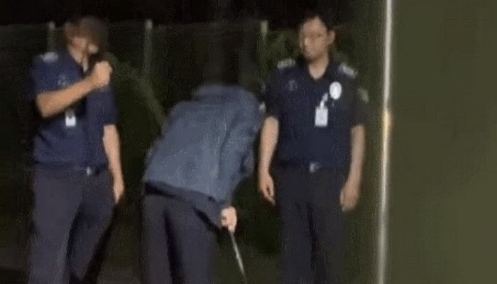 교도관에 ‘90도 폴더 인사’한 이재명...지지자들은 품격 있다며 눈물 흘렸다 (+영상)