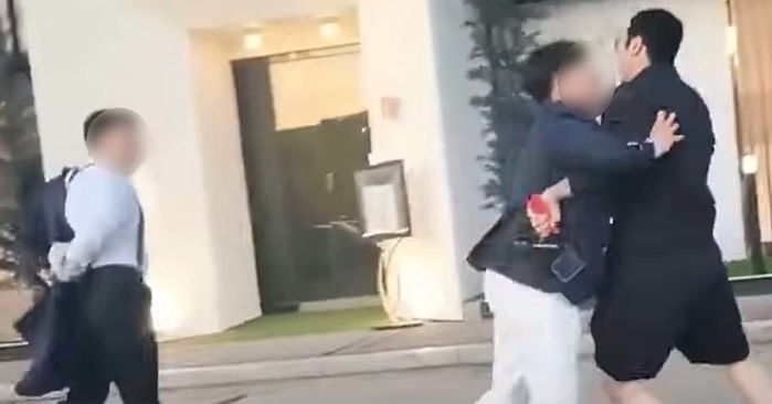 ‘조폭 응징’ 콘텐츠 올리던 유튜버, 너클 낀 괴한들에게 피습 당해 심각한 부상 입어