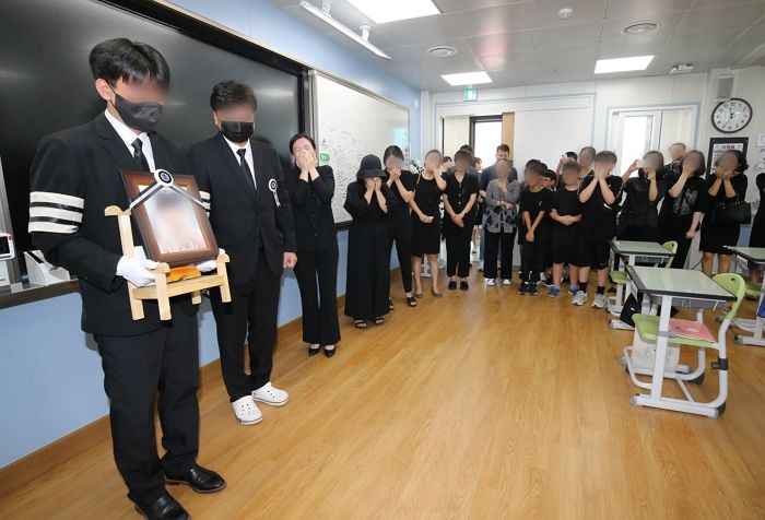 “악성 민원만 16차례” 숨진 대전 교사 가해 학부모 2명 경찰 수사 받는다