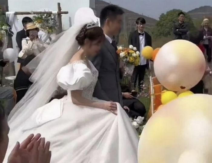 “전남편 재혼 소식에 몰래 찾아가 신부 얼굴 봤더니 제게 이혼하라 난리쳤던 절친이었습니다”