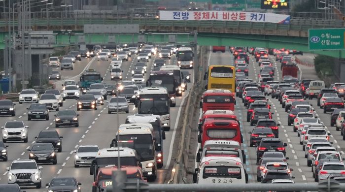 “귀경길 운전 조심하세요”...전국 곳곳에 비, 강풍·안개까지