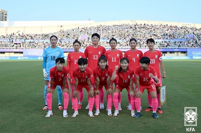 한국 여자축구, 북한에 1-4 완패...25년 만에 4강행 실패