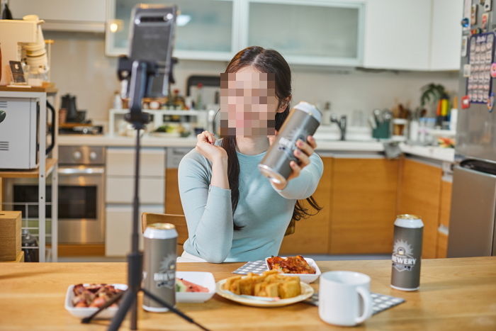 “최대 1억인데 친하면 무료”...영화 홍보하려 ‘연예인 유튜브’ 출연하려면 내야 하는 비용