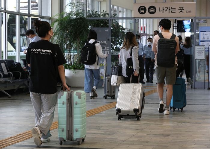 앞으로 부산 시내버스에 ‘대형가방·음식물’ 들고 타면 안 됩니다