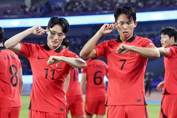 한국, 우즈벡에 1-0 리드...정우영 선제골