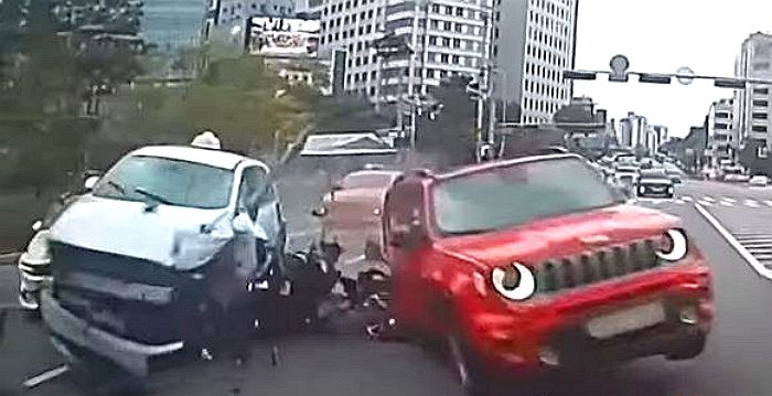 ‘급발진 의심 사고’로 12살 손자 잃은 할머니...아들 부부에 무릎 꿇고 사죄 (영상)