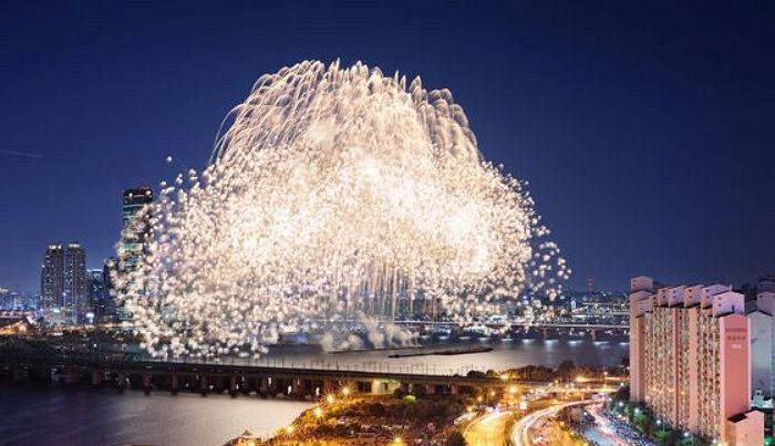 오늘(7일) 불꽃축제 보려고 한강 다리 위에서 불법 주차하면 곧장 ‘견인’됩니다