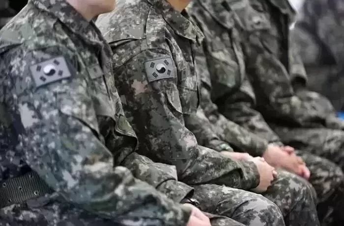 국가보훈부에서 군인 커피에 “감사합니다” 적어준 빽다방 알바생을 찾습니다