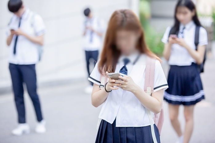 “술·담배 대리 구매해 주세요” 여고생 심부름해주고 신던 스타킹 벗어달라고 한 20대 남성