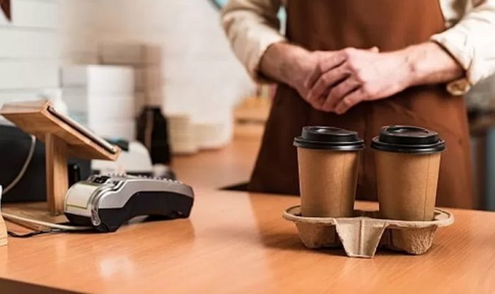 “7시간 앉아 계셔”...‘노시니어존’ 쪽지 논란 카페 사장의 해명