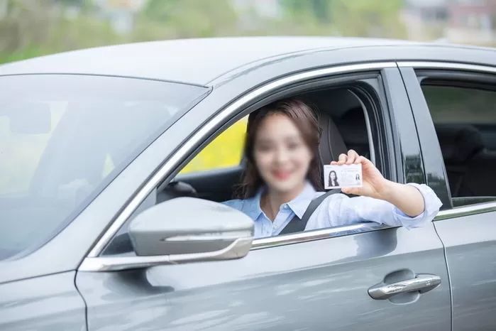 “누가 요즘 면허 따나요? 차살 돈도 없는데”...요즘 20대들, 시험도 안 본다