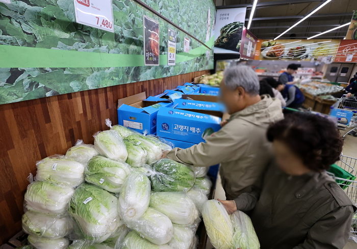 배추 한 포기에 1만원...이제 금수저 아니면 김치도 못 먹는 시대 됐다