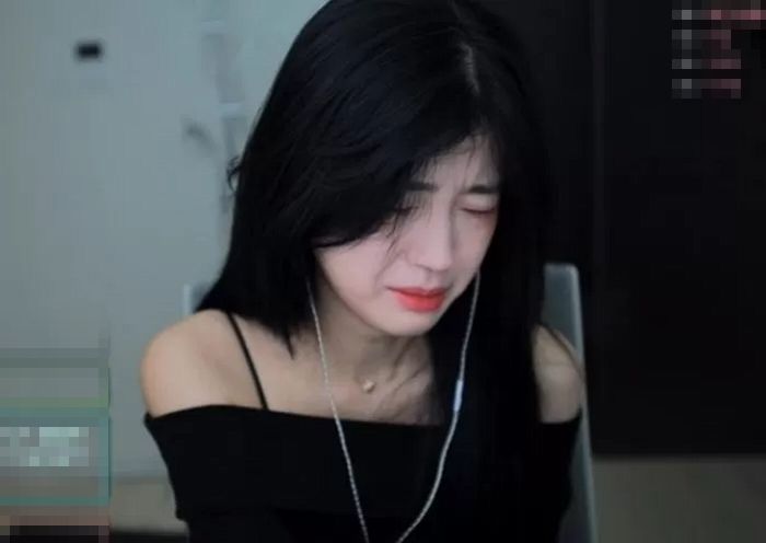화재로 반려견 3마리 떠나보낸 여캠 문월 복귀...너무 예뻐 난리난 ‘실물’ 미모 (사진)