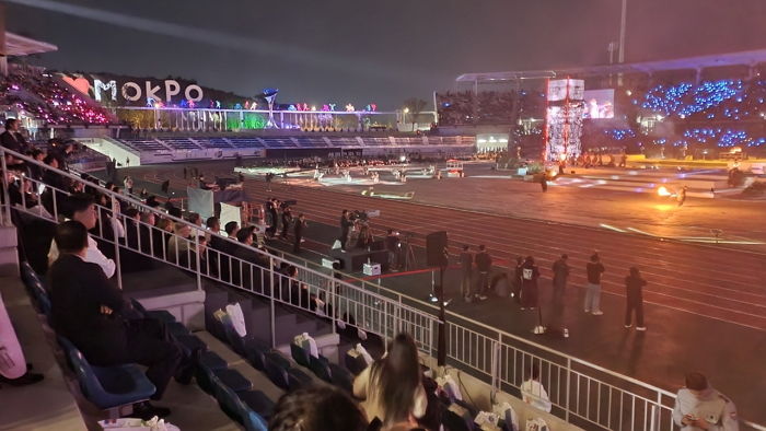 윤석열 대통령 초청해 놓고 기념사 직전 우르르 빠져나간 전남도의원들