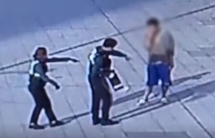 “서울서 또 칼부림 날 뻔”... 흉기난동범 재빠르게 업어치기 해 제압한 경찰관