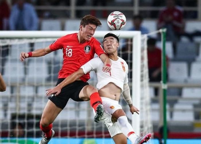 “한국 선수들 몸 좀 봐라”...자국민들에게 ‘닭백숙’이라 욕먹고 있는 중국 축구 선수들의 몸 상태