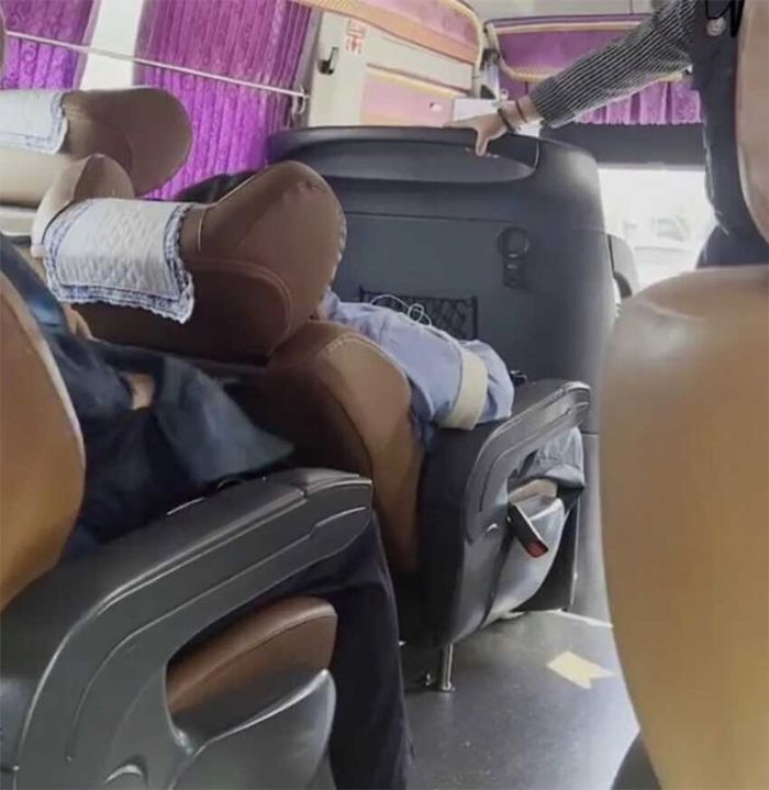 ‘20대 버스 등받이 민폐녀’는 가만히 있고...기사님은 사과문 올렸다