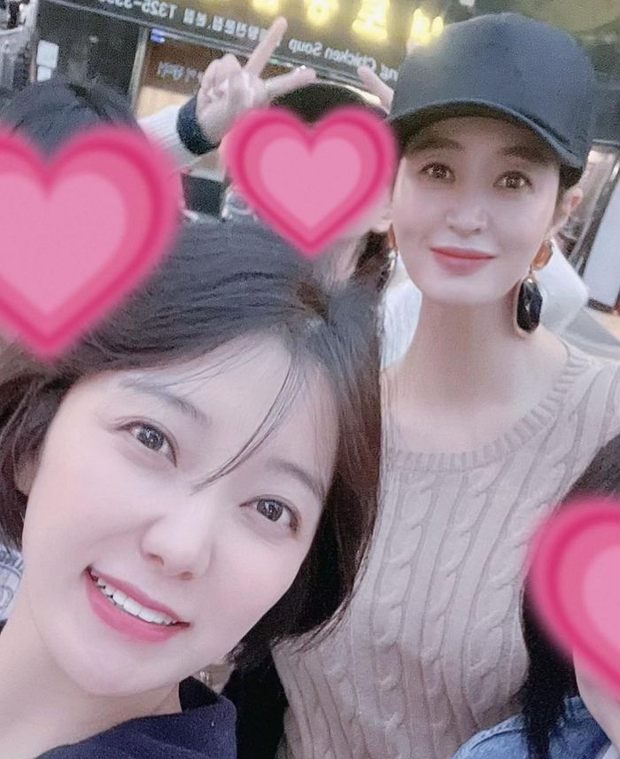 “언니, 저한테 왜 그러세요”...무명배우 후배 17년 챙긴 김혜수의 ‘미담’ 터졌다