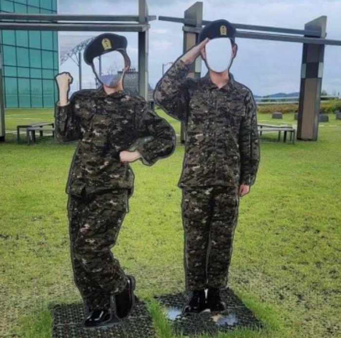 “여군은 애교, 남군은 경례”...성차별 지적받고 철거된 군인 조형물