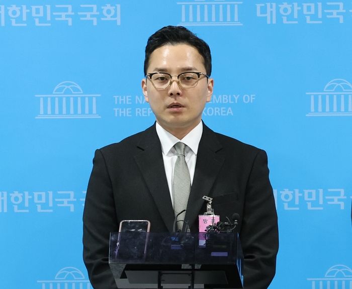 ‘이재명 법카 의혹’ 공익신고자 드디어 얼굴 공개...뜨거운 반응 나왔다