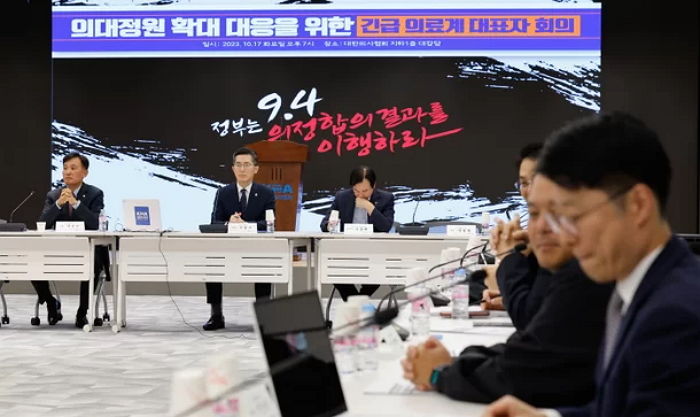 “꿀 빨던 의사 형들 증원 맛 좀 봐”...12년 전 먼저 증원 당한 현직 변호사의 글