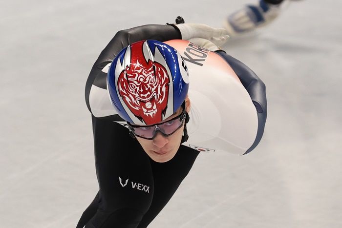 황대헌, 악연 얽힌 린샤오쥔 격파...월드컵 1차 대회 1500ｍ 우승